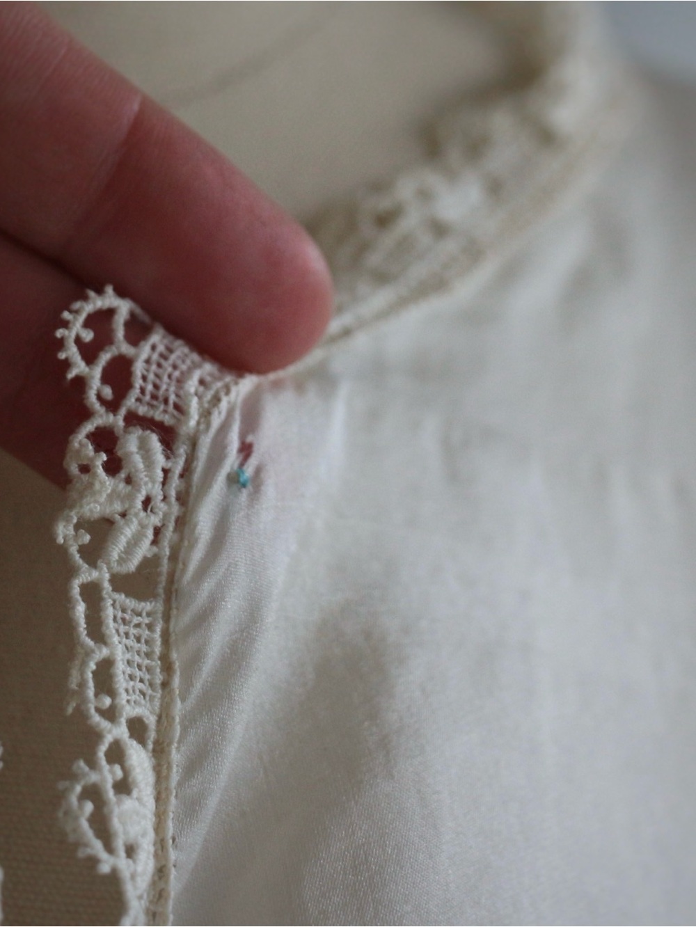1920's Floral Embroidered Silk & Lace Lounge Blouse - Picture 9 of 10